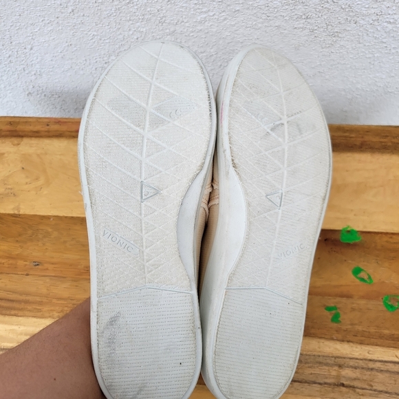 Vionic Beach Slip On Sneaker Canvas Shoes Women's Size 9.5 - Picture 16 of 16